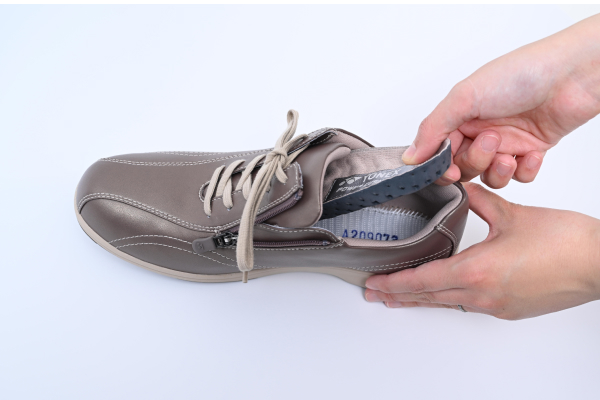 インソールの入れ方